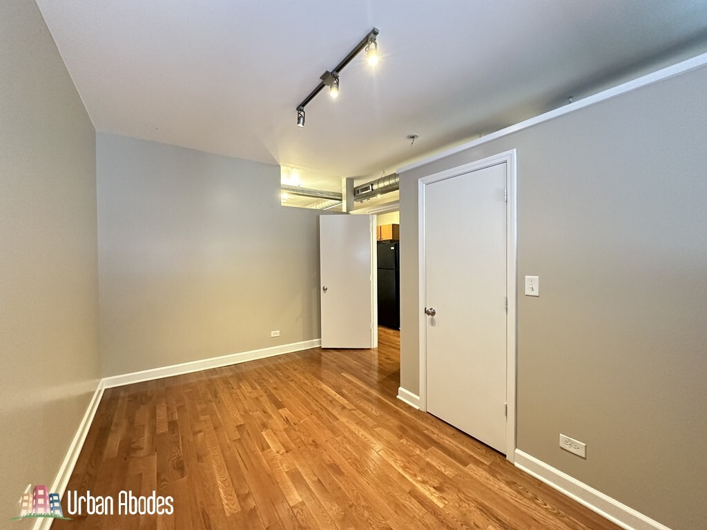 Building Photo - 674 N Orleans St