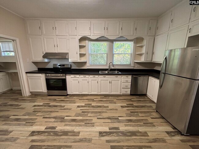 Building Photo - 161 Columbia Ave