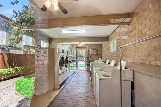 Building Photo - 4633 Wild Indigo St