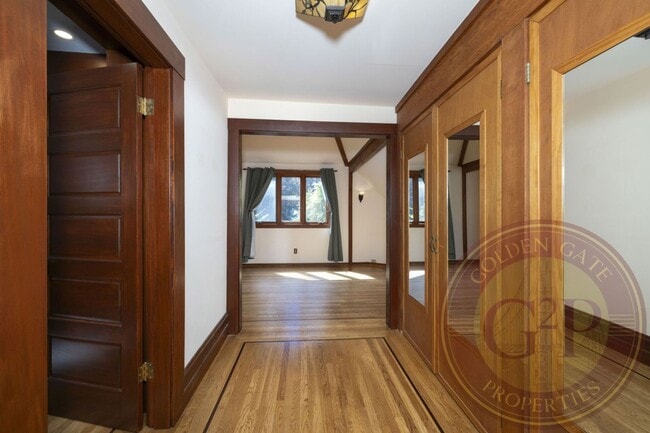 Building Photo - Potrero Hill - 3 BR, 2.5 BA House 1,388 Sq. Ft. - 3D Virtual Tour, Large Private Yard