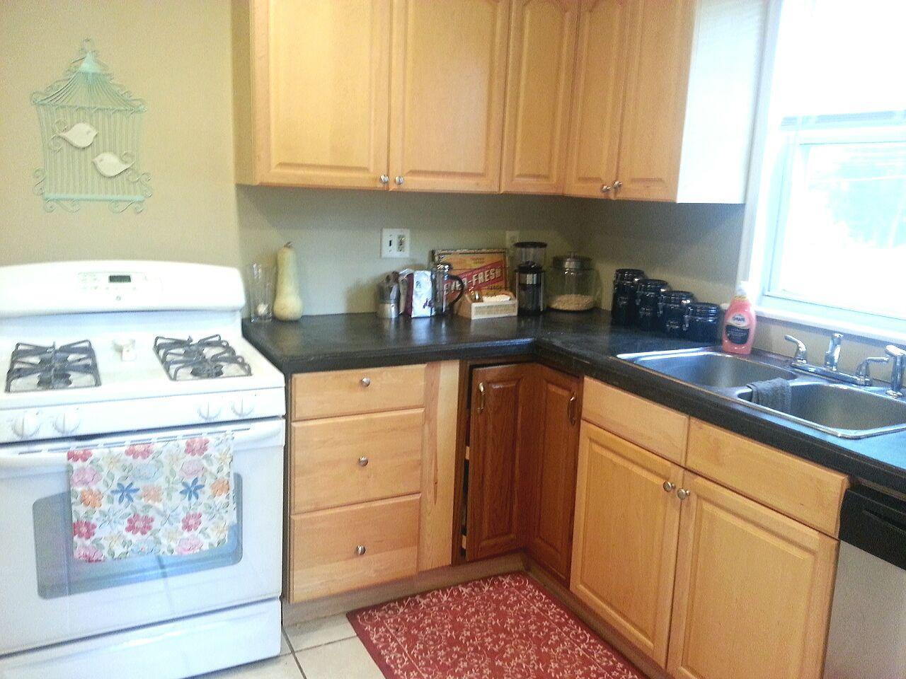 Kitchen - 419 E Lane Ave