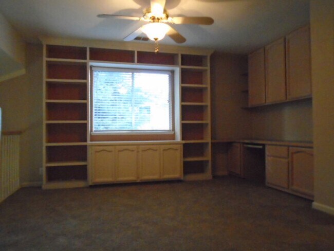 Building Photo - NICE TWO STORY, 3 BEDROOM, 3 FULL BATHROOM...