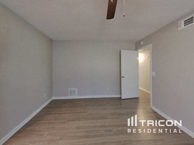 Building Photo - 2270 George Wythe Rd