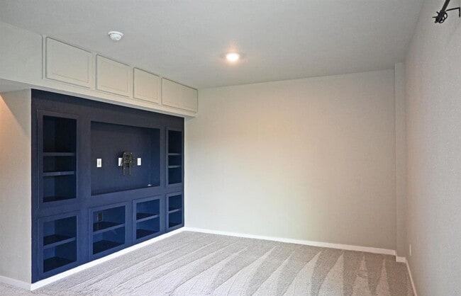 Building Photo - Spacious Elegance Meets Modern Comfort In ...
