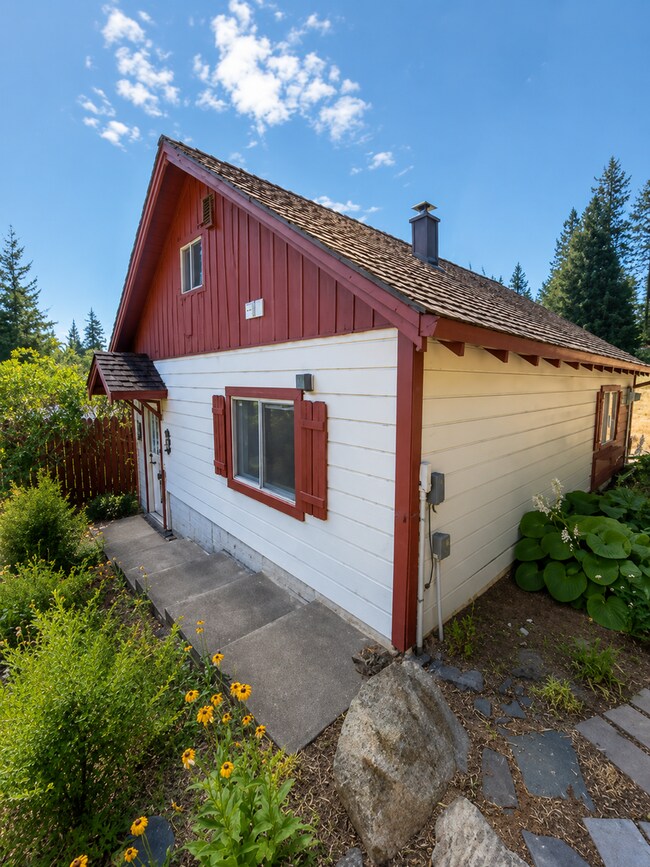 Building Photo - 9314 N Mountain View Ln