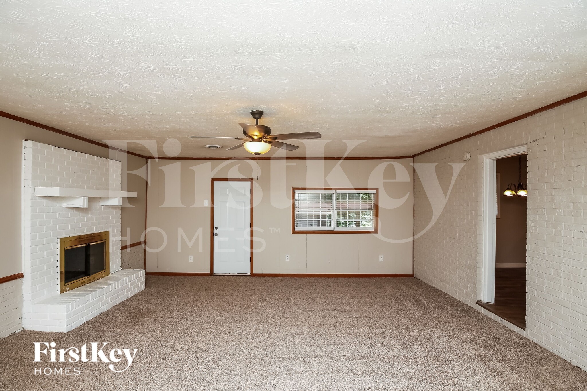 Building Photo - 2422 Chestnut Log Ln