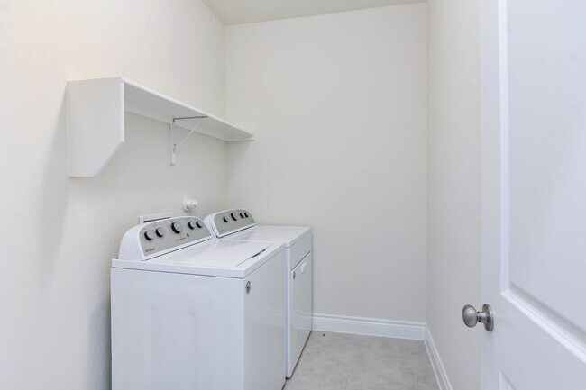 Building Photo - 3 Bed 2 Bath