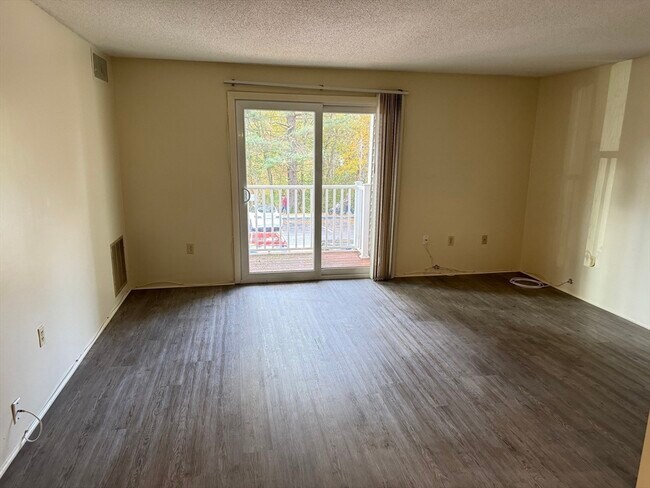 Building Photo - 50 Silver Hill Ln