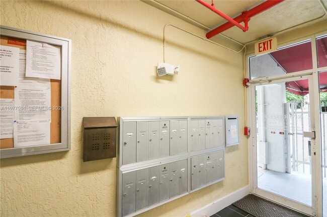 Building Photo - 134 SW 7th Ave