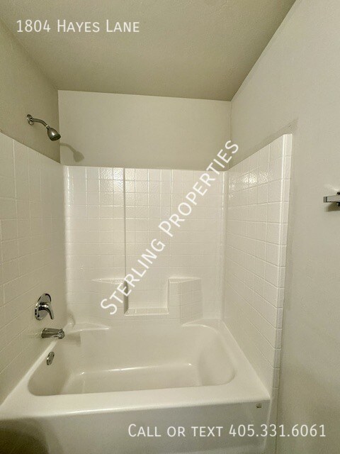 Building Photo - 1804 Hayes Ln