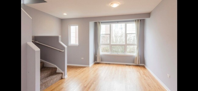 Building Photo - 3224 N Kilbourn Ave