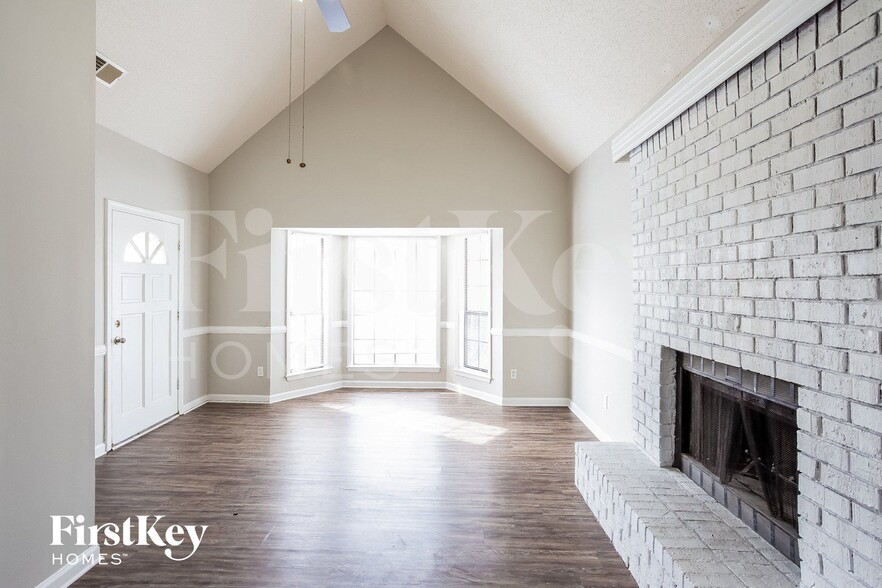 Building Photo - 4812 Barkshire Dr