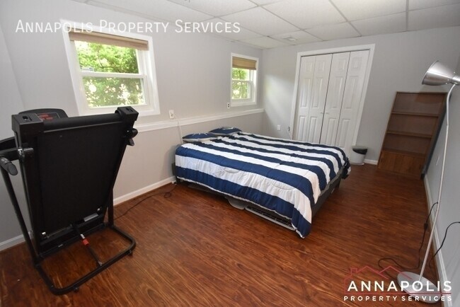 Building Photo - 1119 Crestview Dr