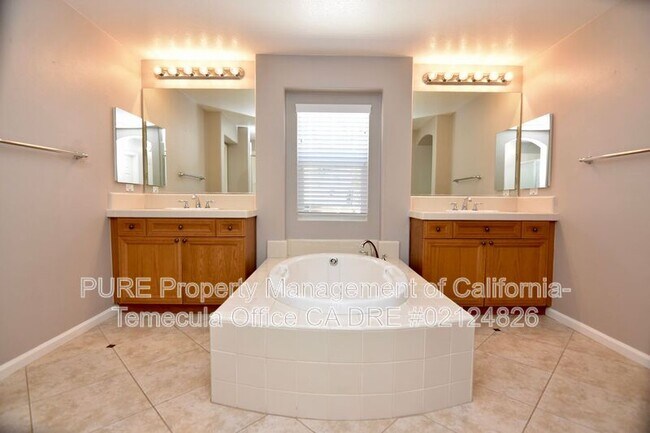 Building Photo - 31824 Via Del Paso