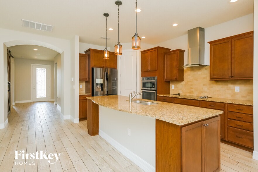 Building Photo - 16303 Treasure Point Dr