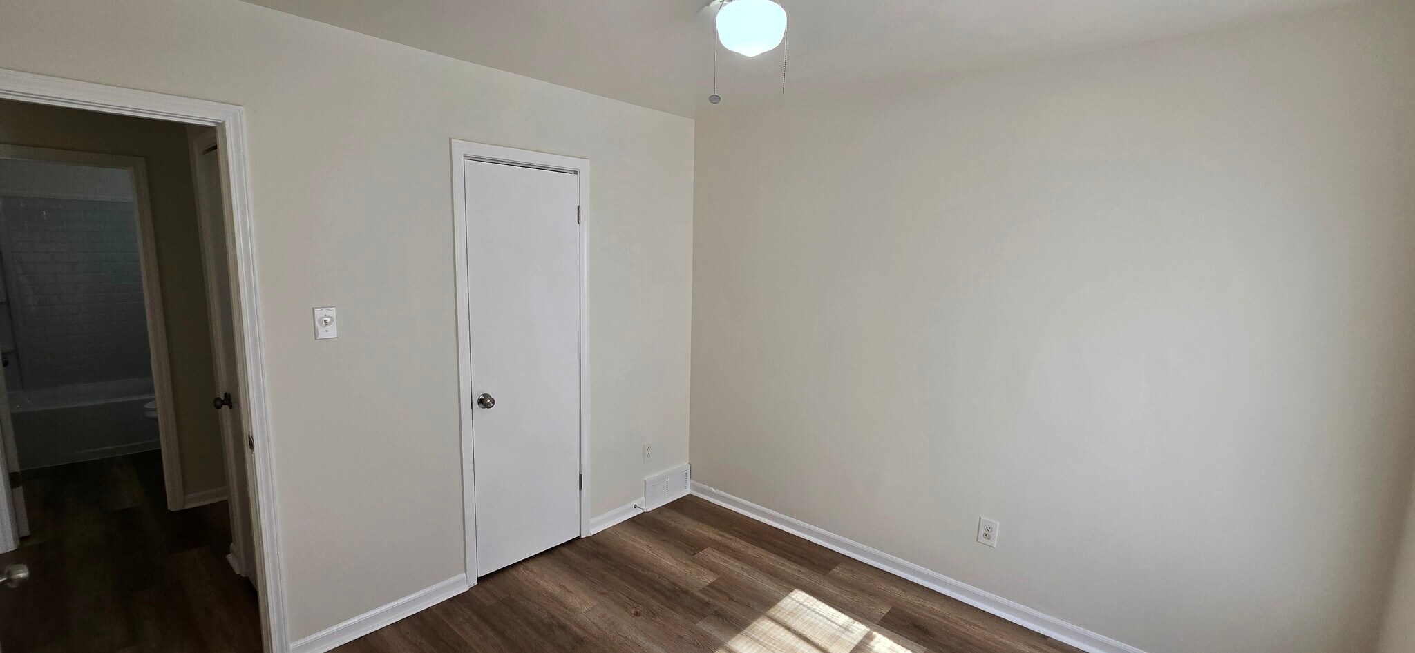Building Photo - 5200 Broken Oak Dr