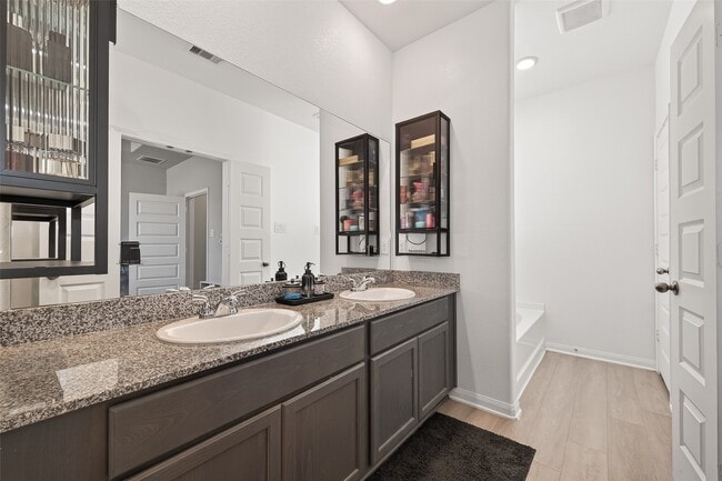 Building Photo - 8014 Barret Travis Ct