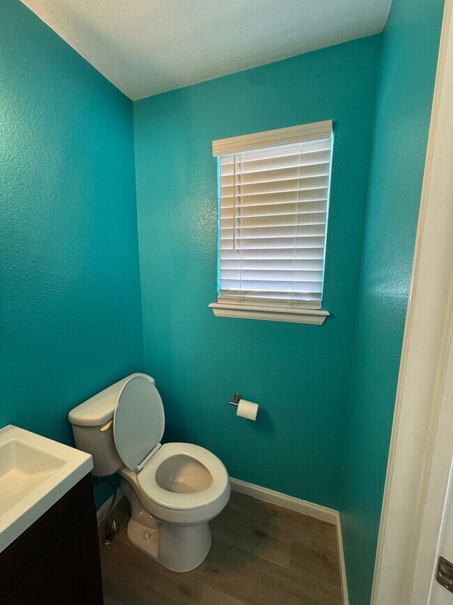 Building Photo - Charming 2BR Townhome in Brighton