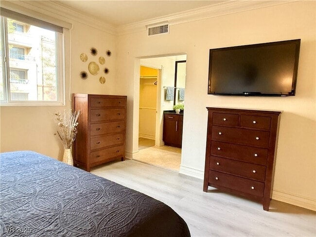 Building Photo - 270 E Flamingo Rd