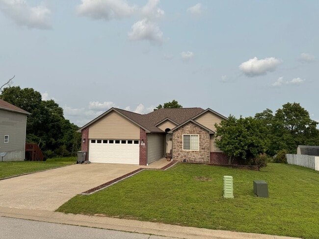 Building Photo - Beautiful 4 Bedroom Home!