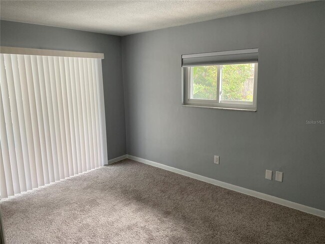 Building Photo - 701 Bluff View Dr