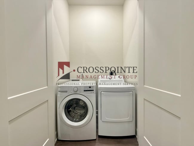 Building Photo - Tour Today! Stunning 3 Bedroom, 3.5 Bath Townhome!