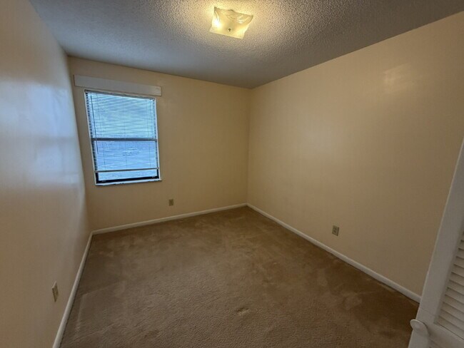 Building Photo - Townhouse for Rent