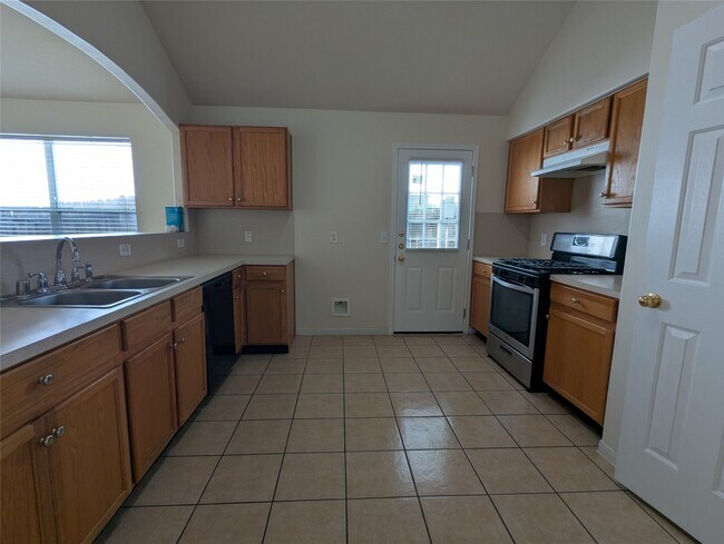 Building Photo - 13831 Maximos Dr