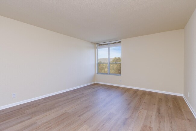 Building Photo - 1000 Spanish River Rd