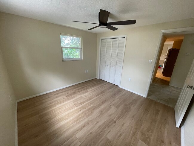 Building Photo - 7040 Brentwood Dr