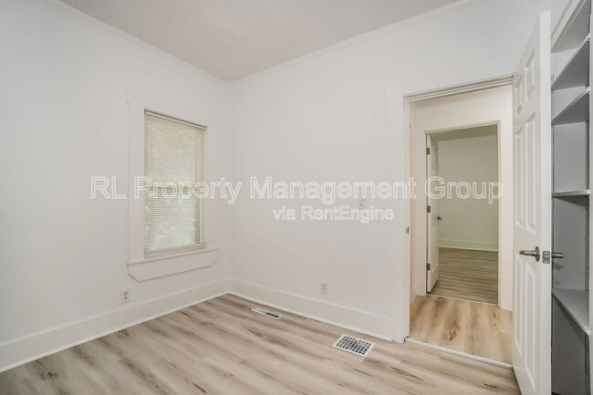 Building Photo - 56 E Coshocton St
