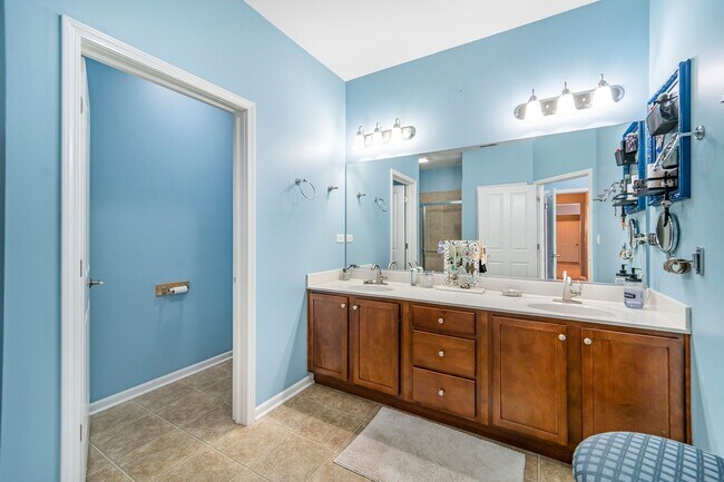 Building Photo - 16519 S Fox Run Cir