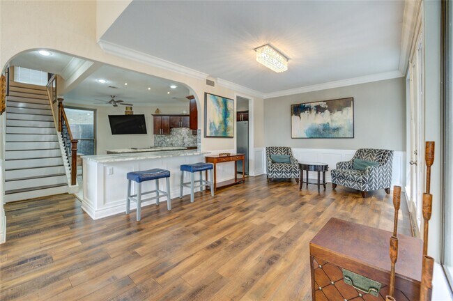 Building Photo - 2527 Potomac Dr