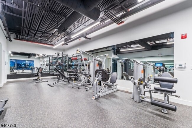 Building Photo - 321 E 3rd St