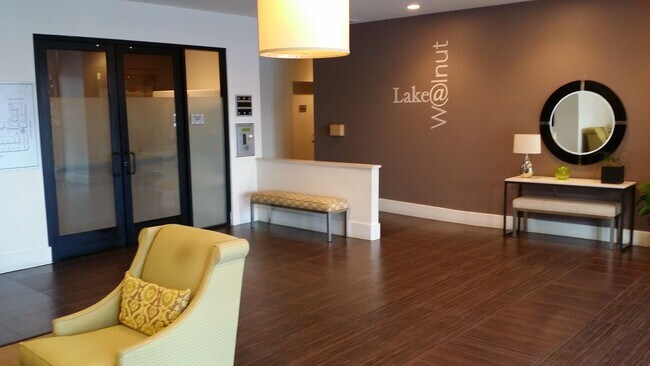 Building Photo - 931 E Walnut St