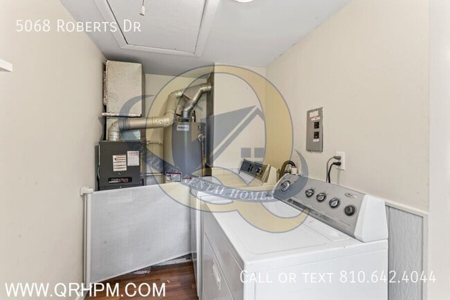 Building Photo - 5068 Roberts Dr