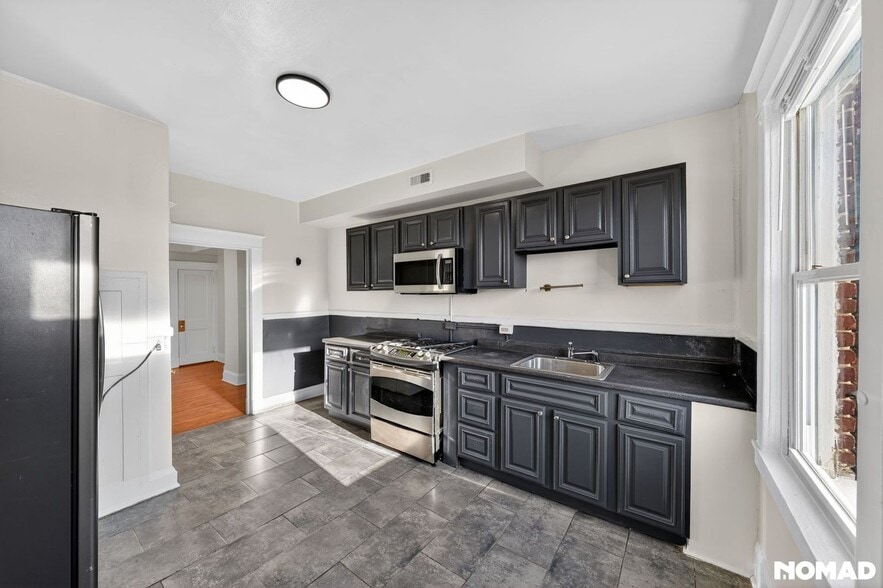 Building Photo - 3231 Phelps Ln