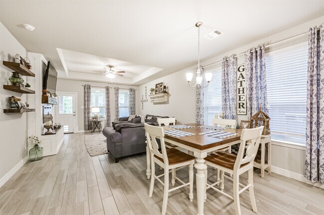 Building Photo - 123 Buttonwood Ct