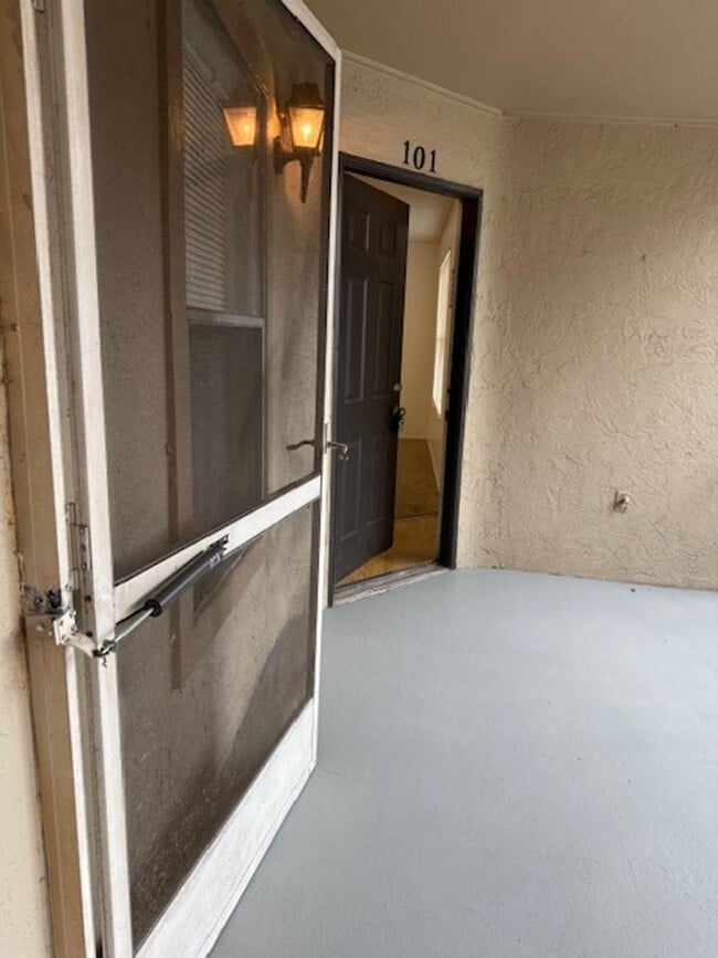 Building Photo - LANDING 2-BEDROOM CONDO