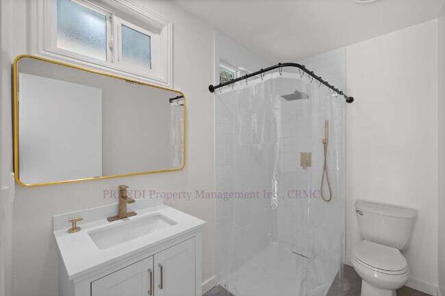 Building Photo - Sun Valley Triplex, Fully Renovated with Attention to detail