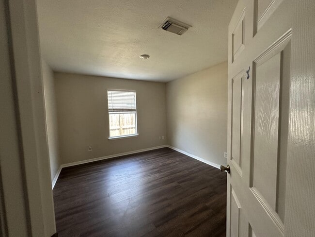 Building Photo - 1034 Junction Ct