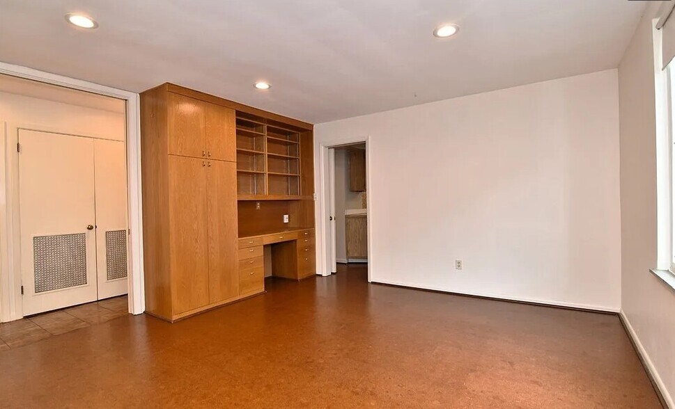 3rd Bedroom/Office/Den - 19425 Van Aken Blvd