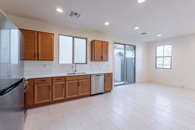 Building Photo - Three Bedrooms! Newer Neighborhood - conve...