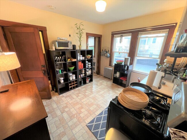 Primary Photo - 16 Silvey Plz