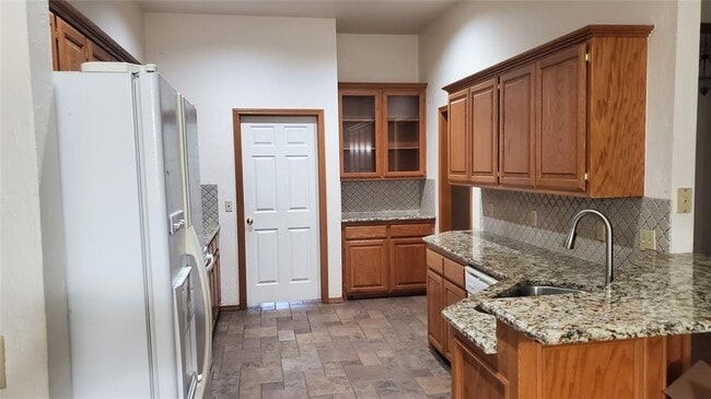 Building Photo - 400 Amanda Dr