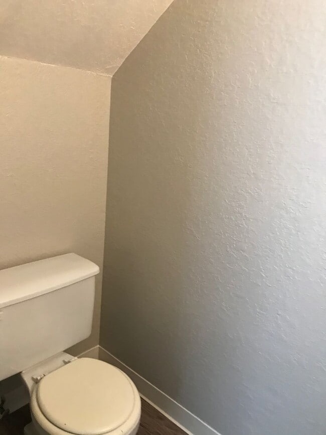 Building Photo - Updated 2 BR / 1.5 BA End Unit – Private Yard & Fresh Interior!