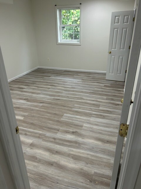 large master w/ access to bathroom and large closet - 1606 Rising Ridge Rd