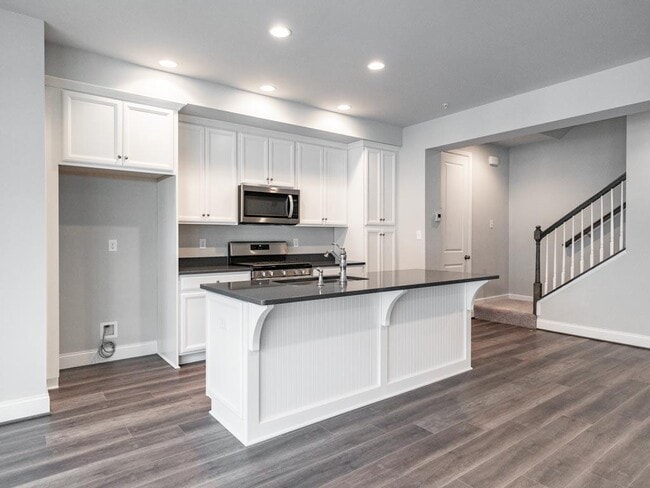 Building Photo - 2120 Westcott Ln