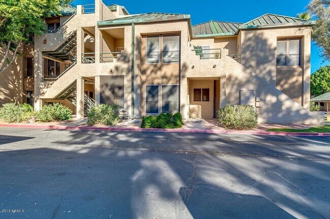 Building Photo - Renaissance Park Condo - Updated Penthouse...