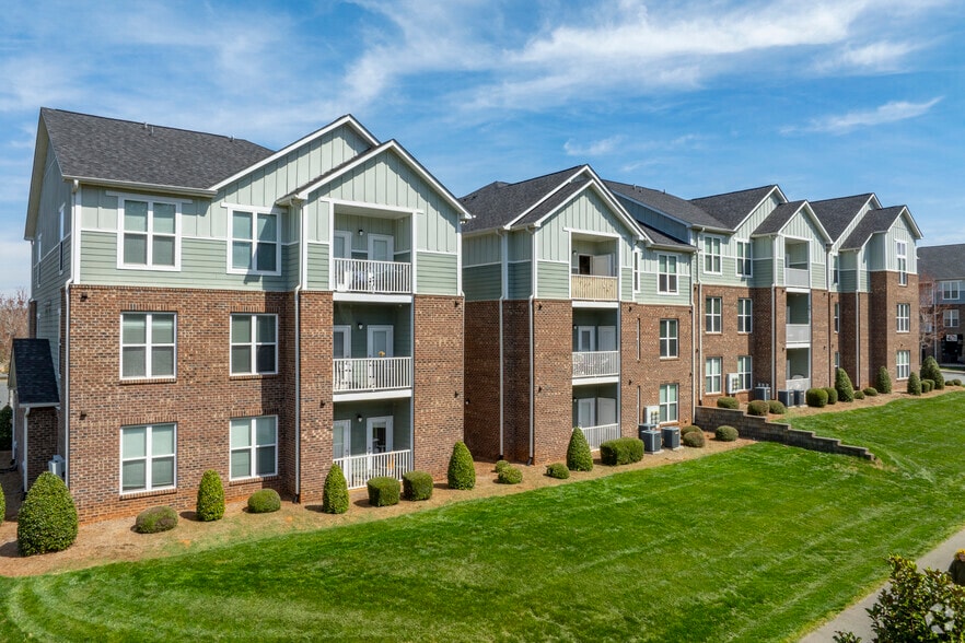 Building Photo - South Fork Village